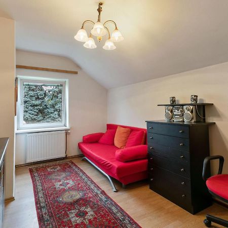 Lively Holiday Home In Wien With Private Garden Buitenkant foto