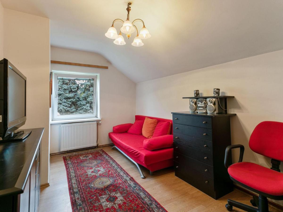 Lively Holiday Home In Wien With Private Garden Buitenkant foto