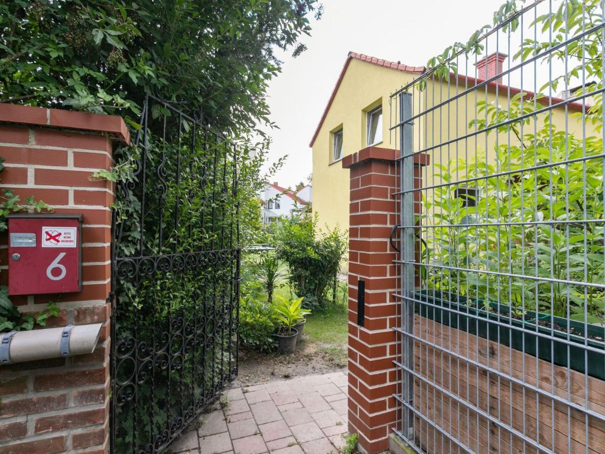Lively Holiday Home In Wien With Private Garden Buitenkant foto