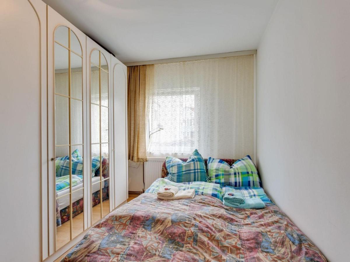 Lively Holiday Home In Wien With Private Garden Buitenkant foto