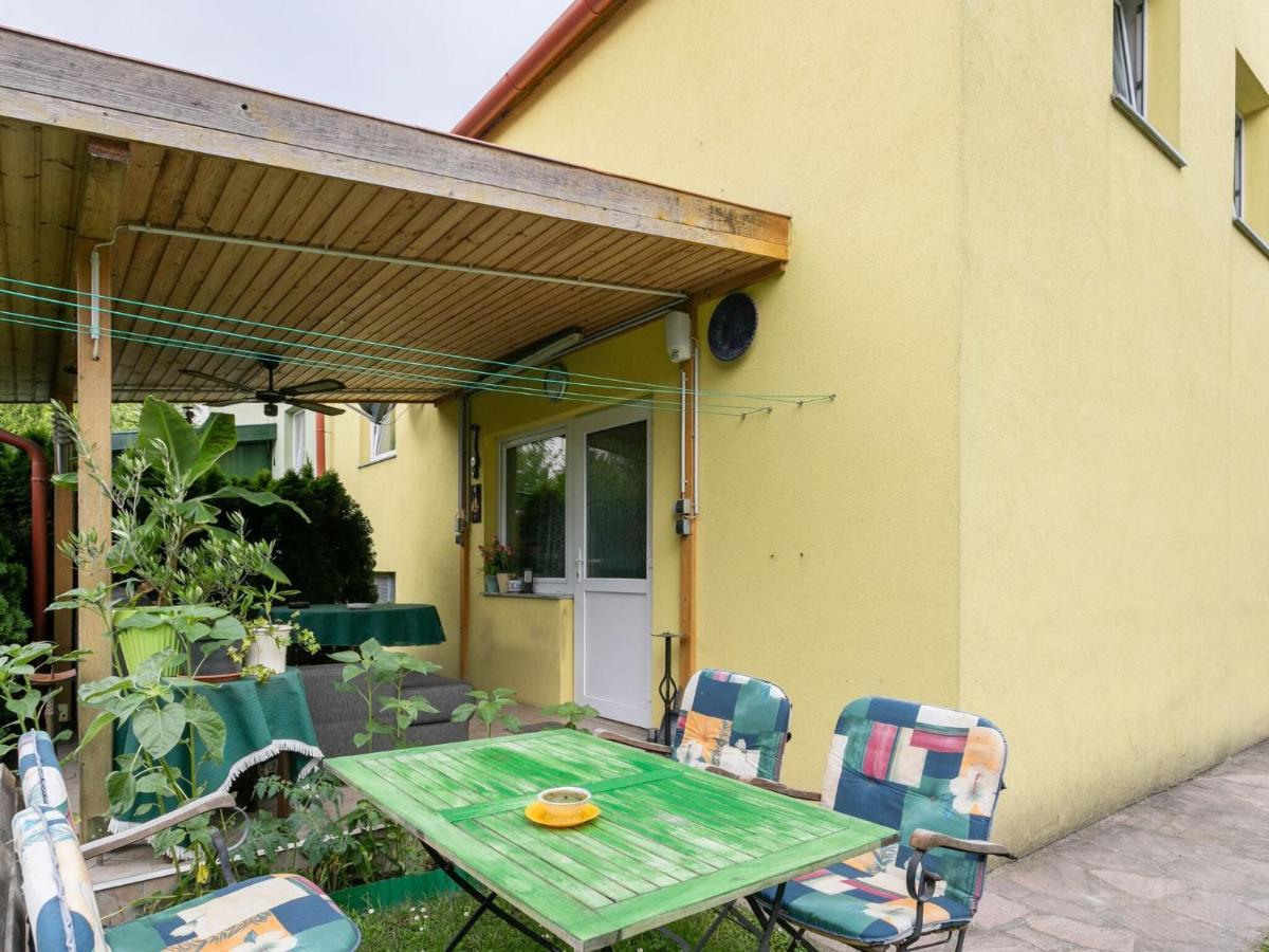 Lively Holiday Home In Wien With Private Garden Buitenkant foto