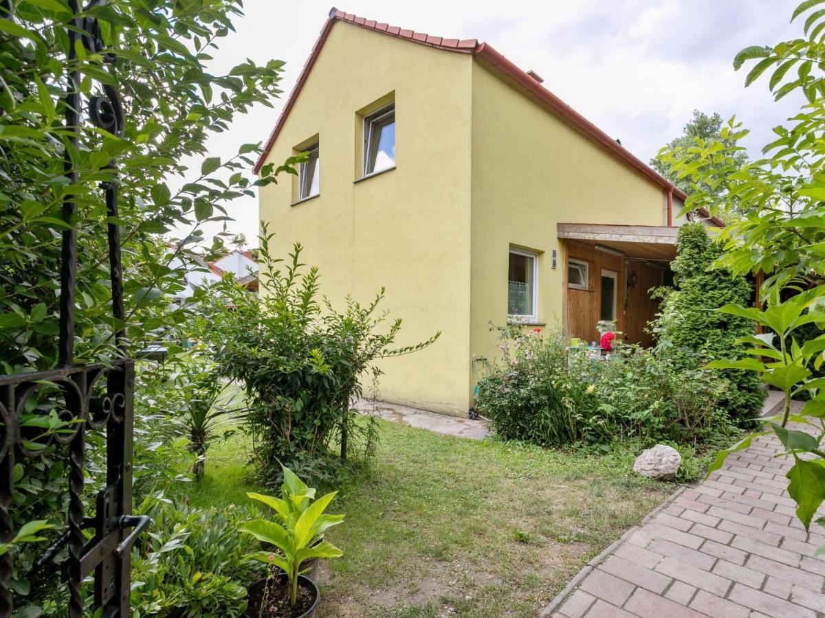 Lively Holiday Home In Wien With Private Garden Buitenkant foto